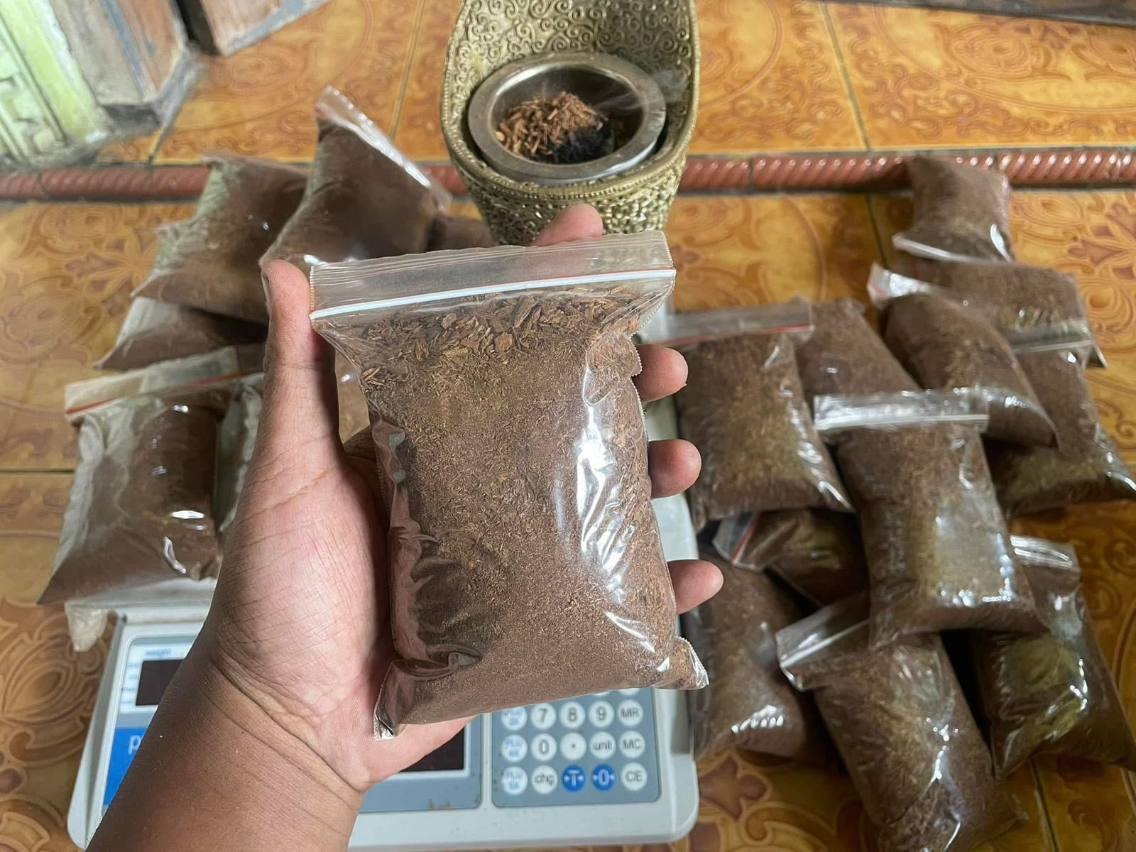 Oud Superfine Dust Wholesale Sample Oud Superfine Dust Wholesale Sample
